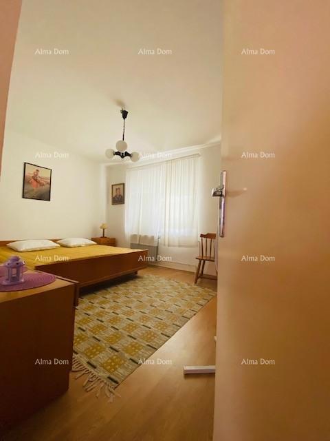 Casa spaziosa a Pola con grande cortile e numerose possibilità