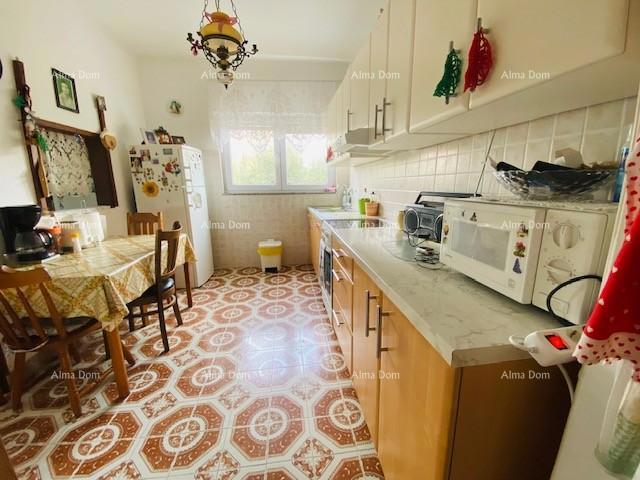 Casa spaziosa a Pola con grande cortile e numerose possibilità