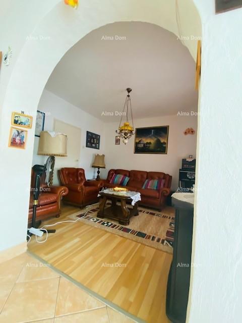 Casa spaziosa a Pola con grande cortile e numerose possibilità