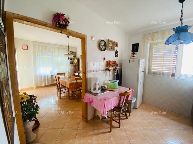 Casa spaziosa a Pola con grande cortile e numerose possibilità