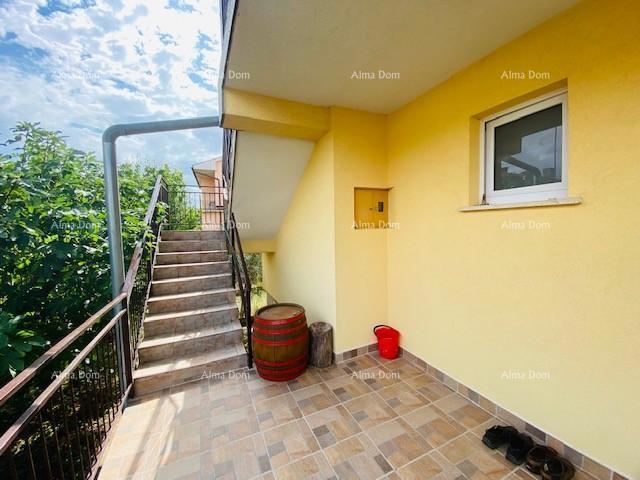 Casa spaziosa a Pola con grande cortile e numerose possibilità