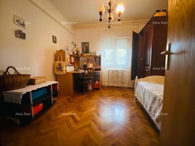 Casa spaziosa a Pola con grande cortile e numerose possibilità