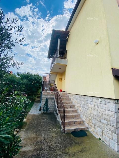 Casa spaziosa a Pola con grande cortile e numerose possibilità