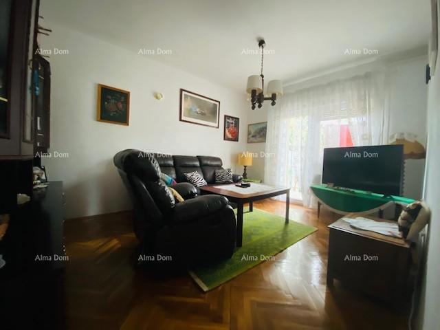 Casa spaziosa a Pola con grande cortile e numerose possibilità