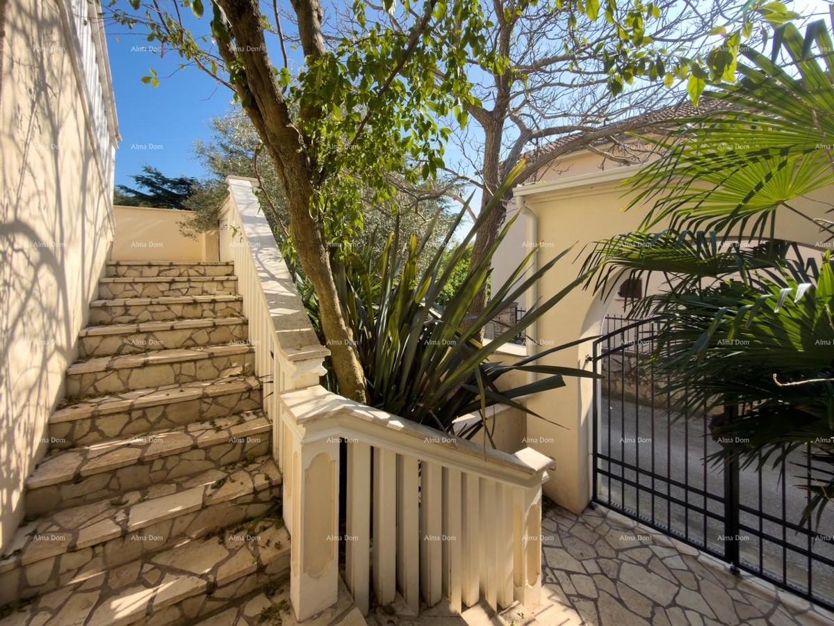 Ližnjan, casa ristrutturata e completamente arredata con garage e cantina