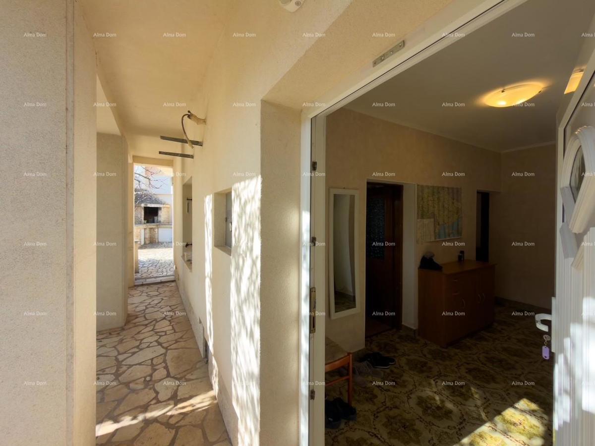 Ližnjan, casa ristrutturata e completamente arredata con garage e cantina