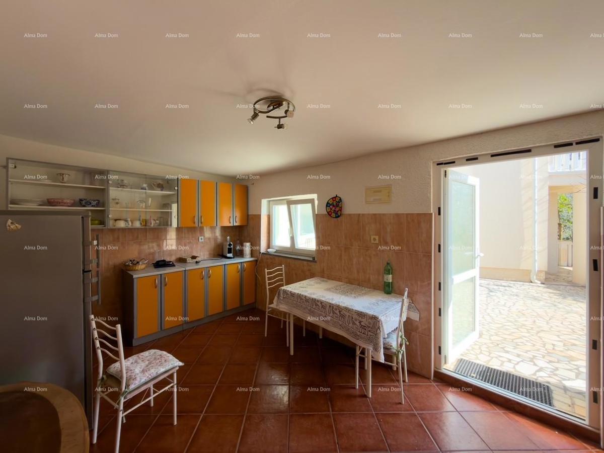 Ližnjan, casa ristrutturata e completamente arredata con garage e cantina