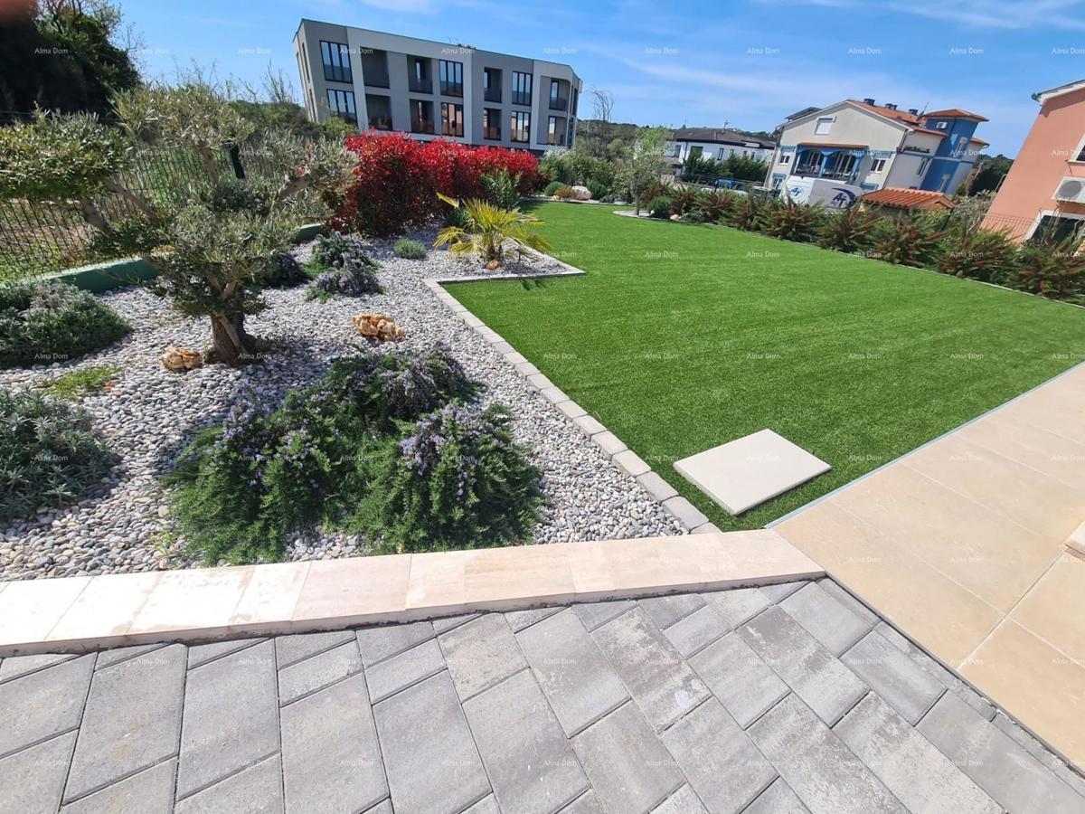 Moderna oasi con piscina e giardino privato a Banjole