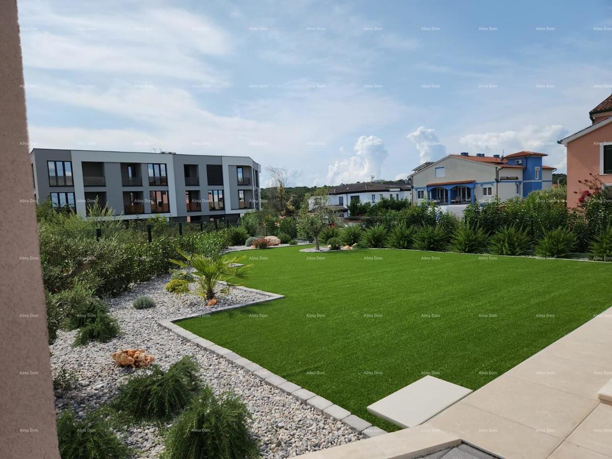 Moderna oasi con piscina e giardino privato a Banjole