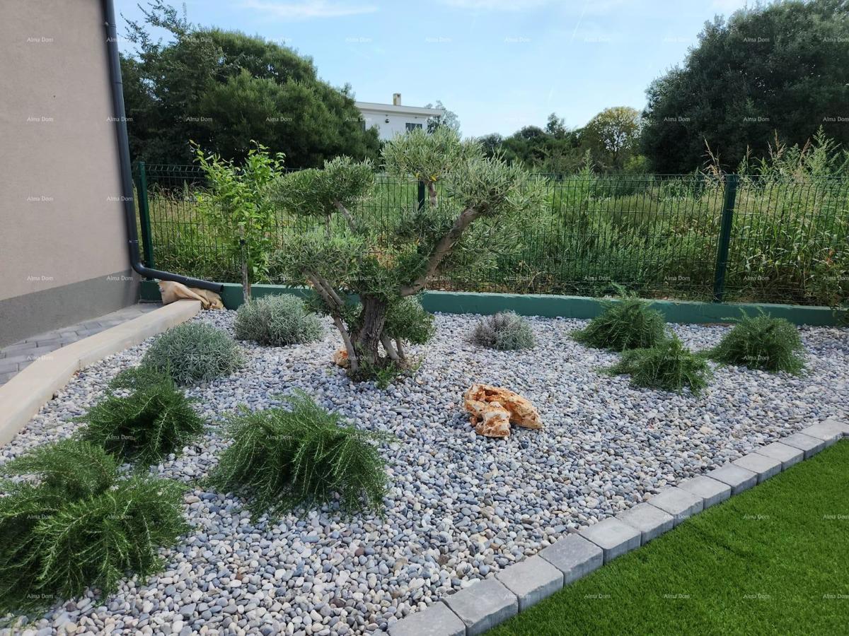 Moderna oasi con piscina e giardino privato a Banjole