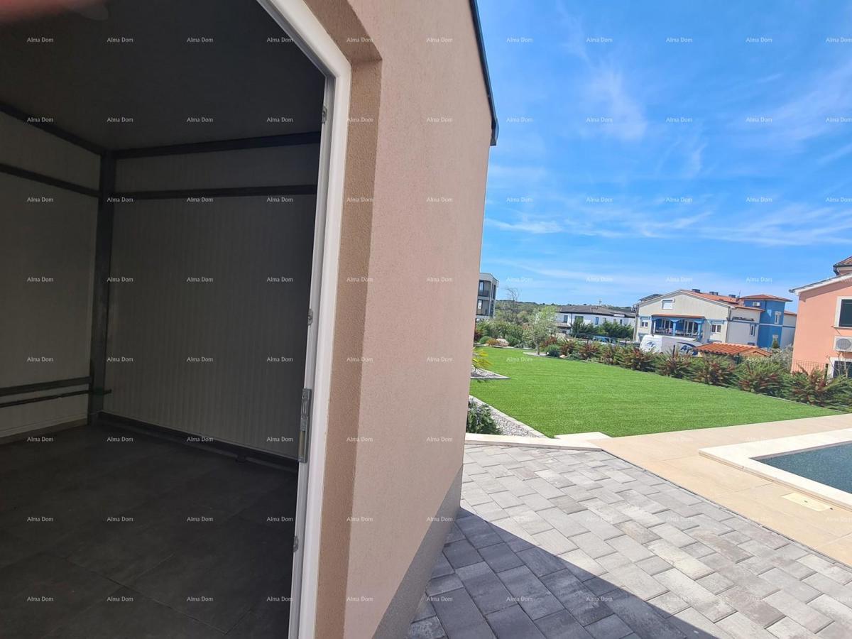 Moderna oasi con piscina e giardino privato a Banjole