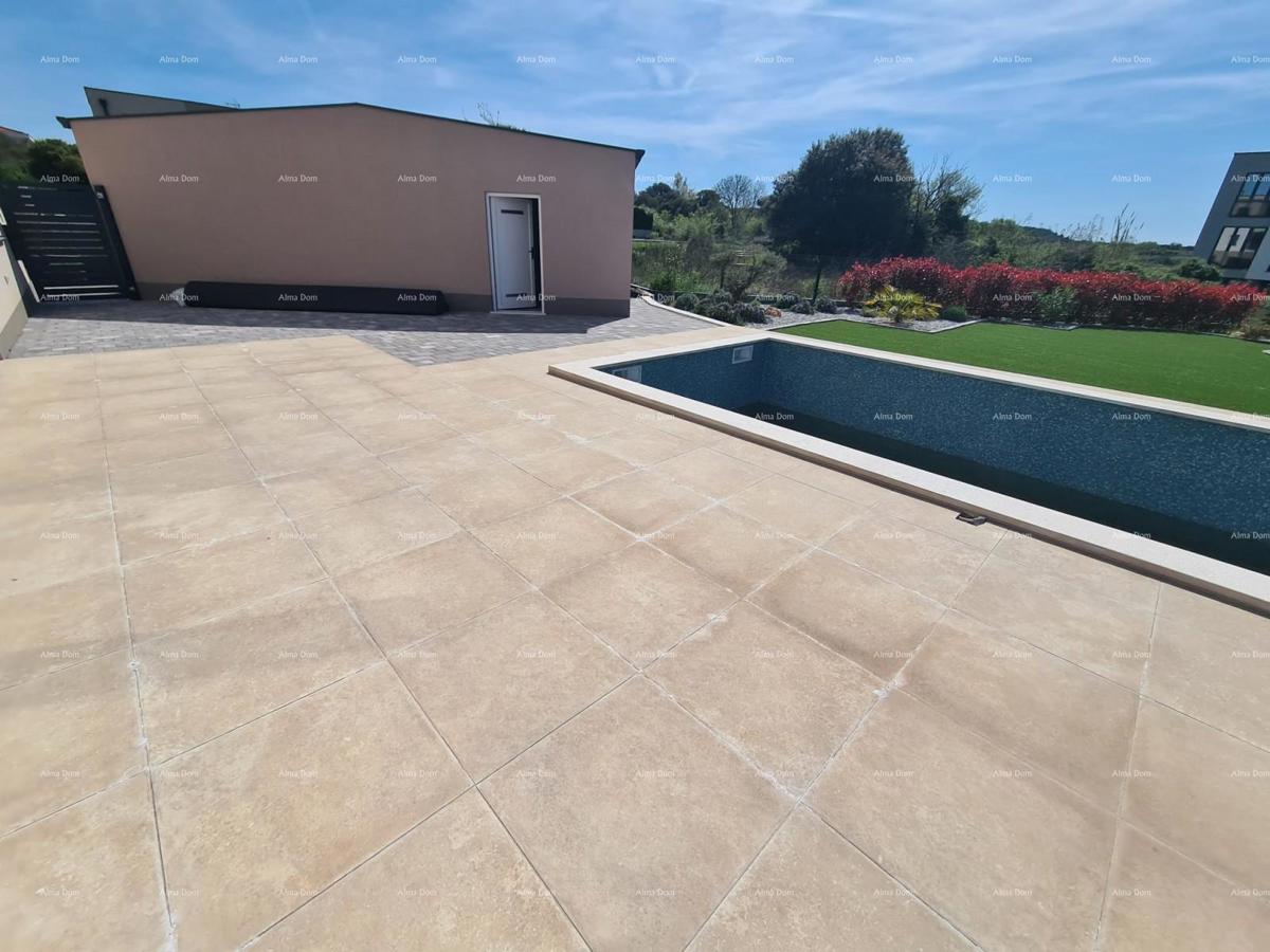 Moderna oasi con piscina e giardino privato a Banjole