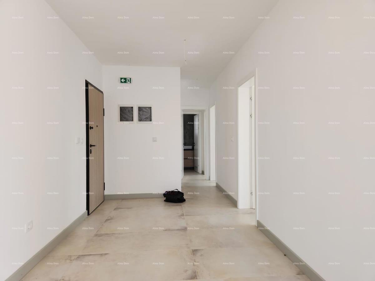 Moderna oasi con piscina e giardino privato a Banjole