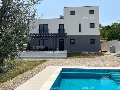 Casa moderna con piscina a Pola, a soli 1500 m dal mare