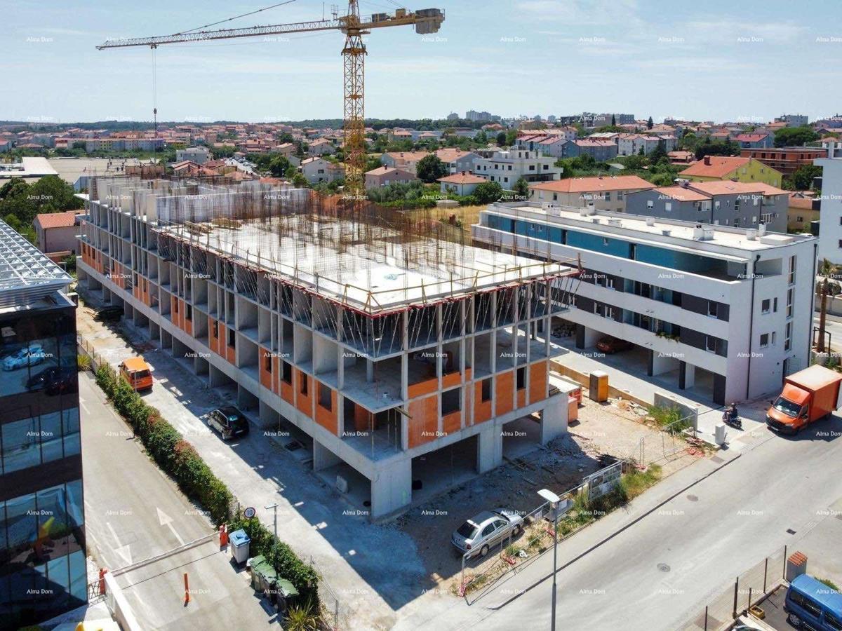 Pula! Edificio residenziale moderno con ascensore, vicino al centro. S42