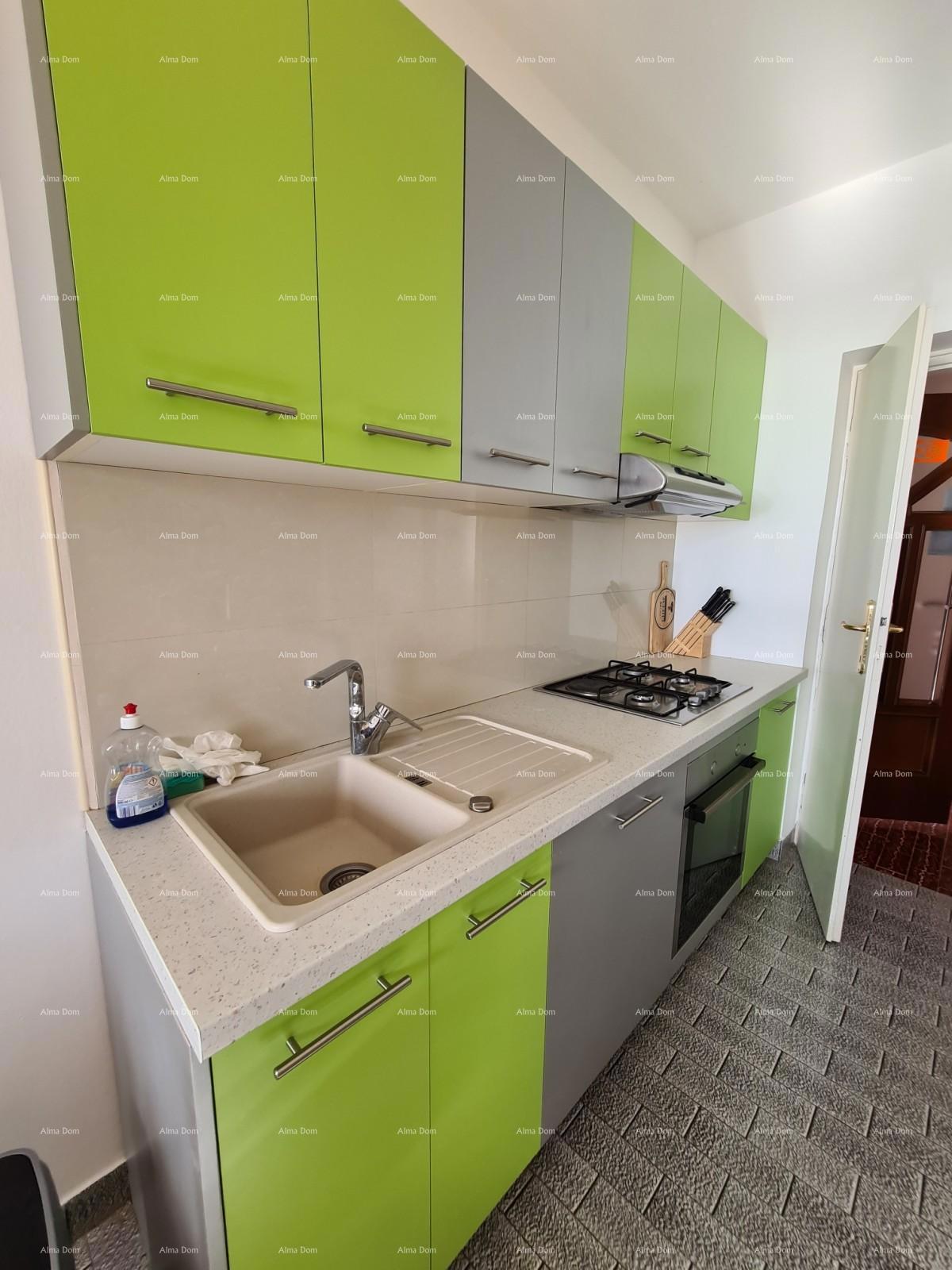 Pula. Zelenika! Casa indipendente! 50 metri dalla spiaggia! Vista mare!