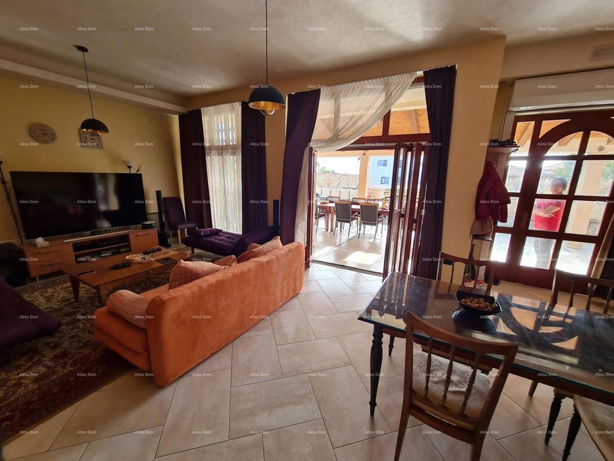 Pula. Zelenika! Casa indipendente! 50 metri dalla spiaggia! Vista mare!