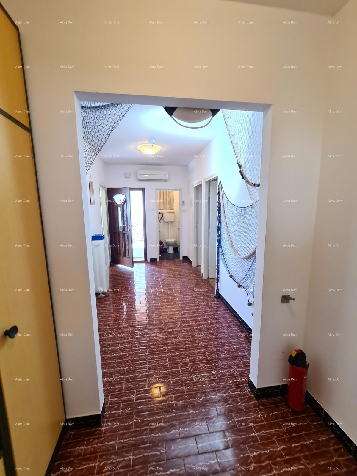 Pula. Zelenika! Casa indipendente! 50 metri dalla spiaggia! Vista mare!