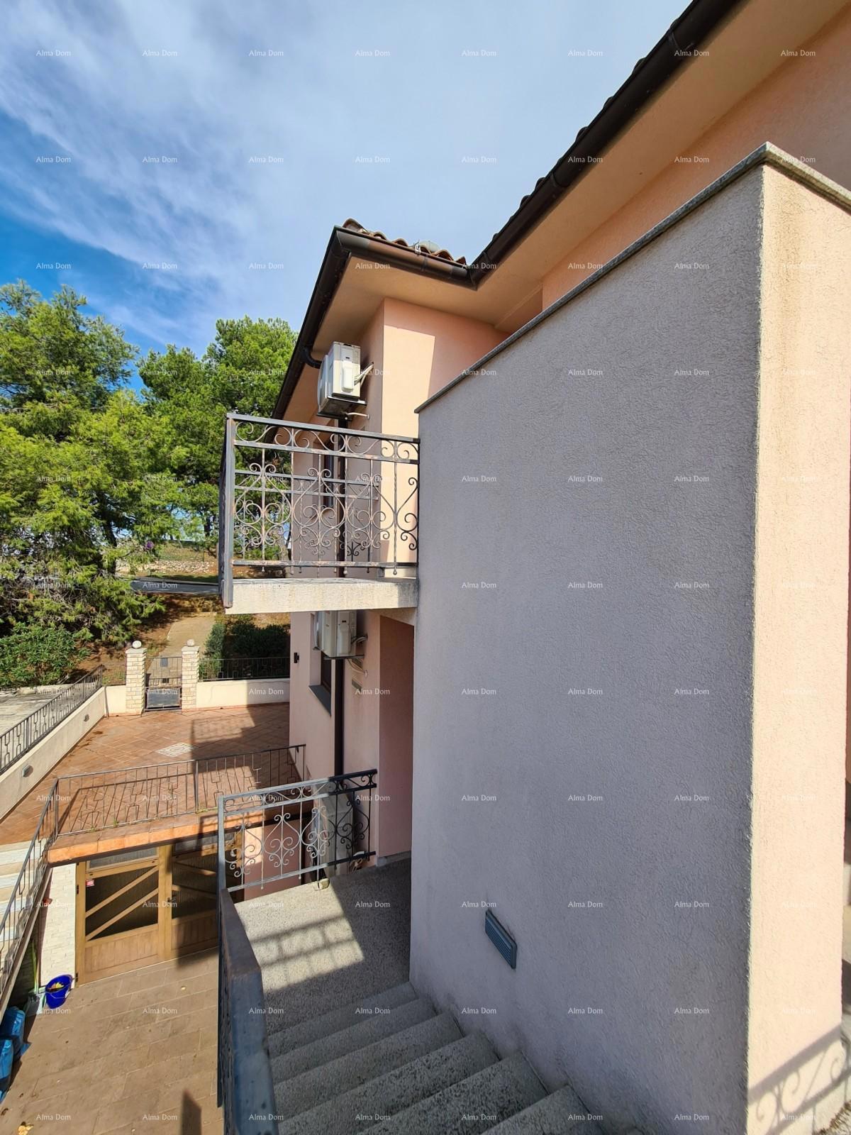 Pula. Zelenika! Casa indipendente! 50 metri dalla spiaggia! Vista mare!