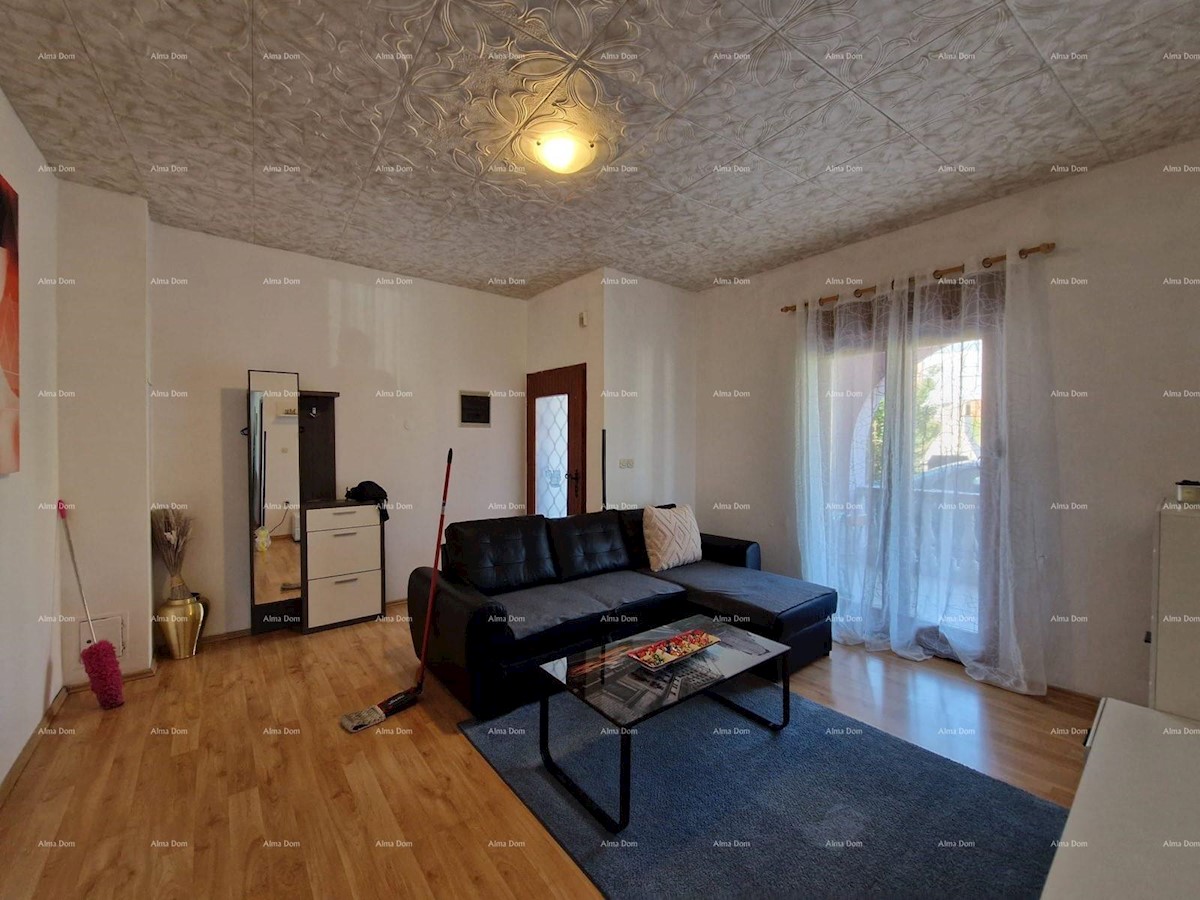 Casa indipendente con due appartamenti, 181 m2, Banjole in vendita