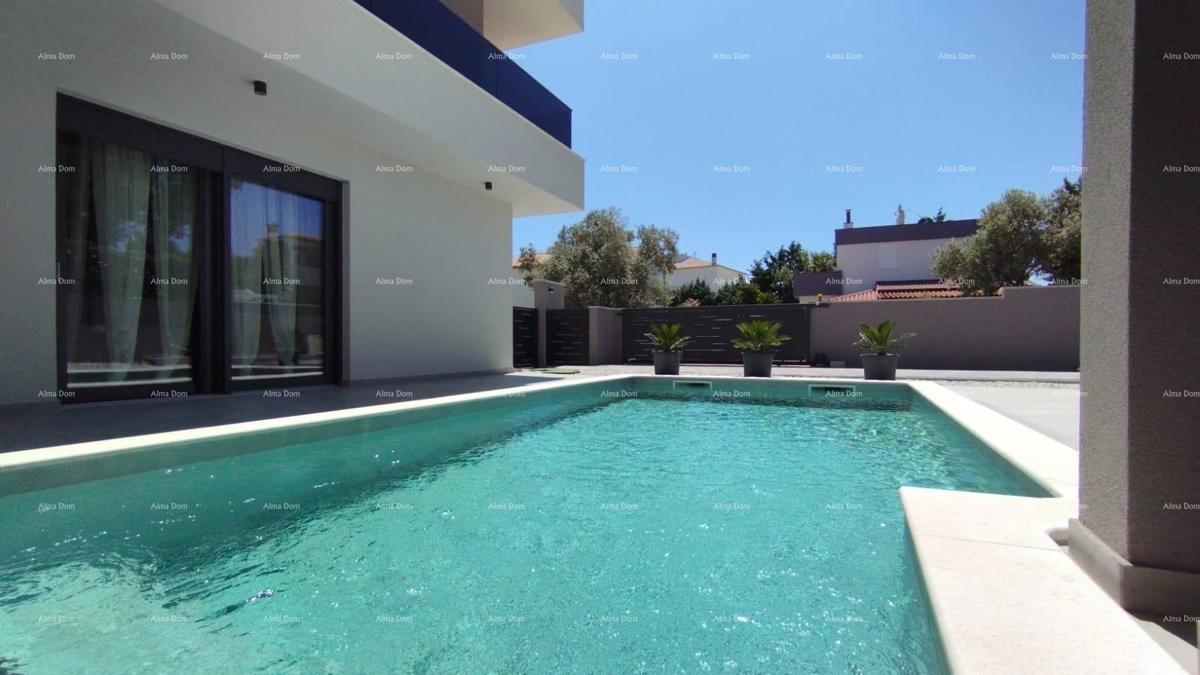 Una bella casa con piscina e vista sul mare, vicino a Fasana!