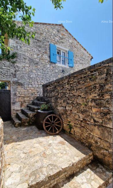 Casa in pietra d'Istria ristrutturata con piscina