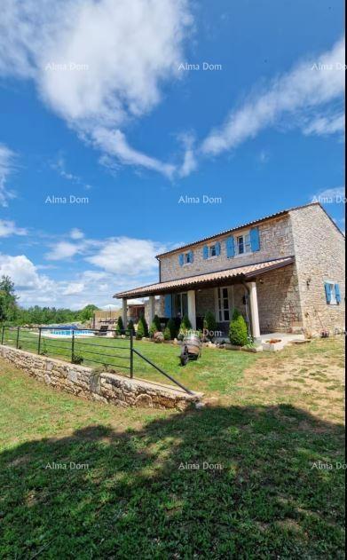Casa in pietra d'Istria ristrutturata con piscina