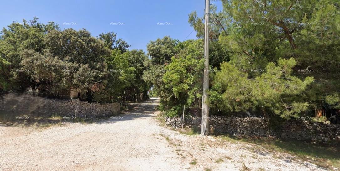 Vendiamo un terreno di 517 m2 con un edificio legalizzato, vicino a Duga Uvala.
