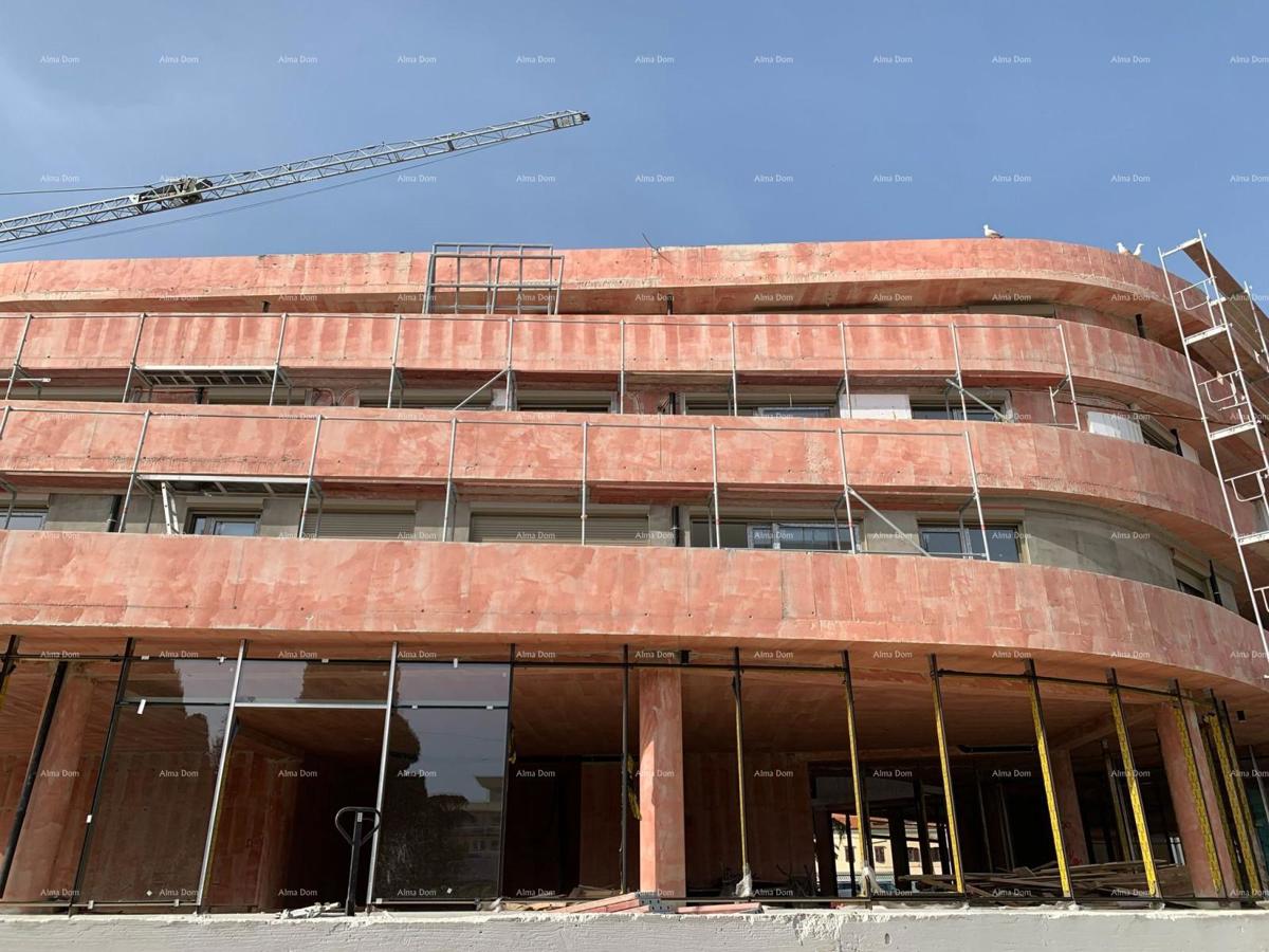 Parenzo, edificio residenziale e commerciale in costruzione con appartamenti e garage sotterranei