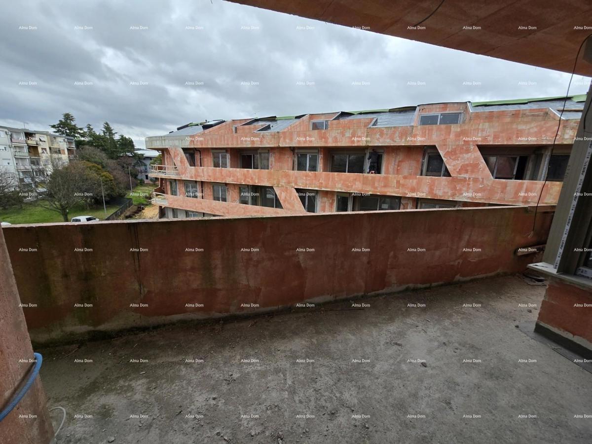 Parenzo, edificio residenziale e commerciale in costruzione con appartamenti e garage sotterranei