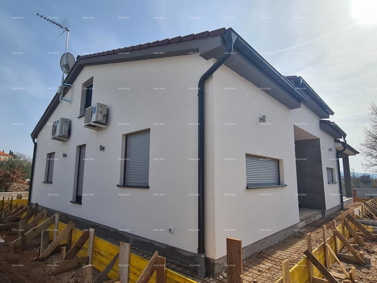 Pomer. Nuova Casa Indipendente al Piano Terra con Piscina.