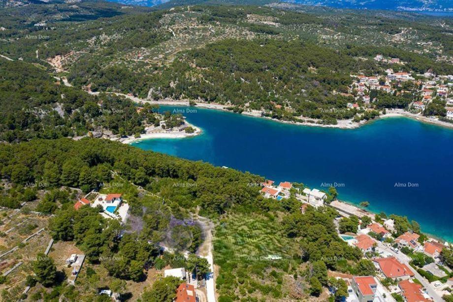 Terreno edificabile con permesso di costruzione, a 100 m dal mare, Brač!