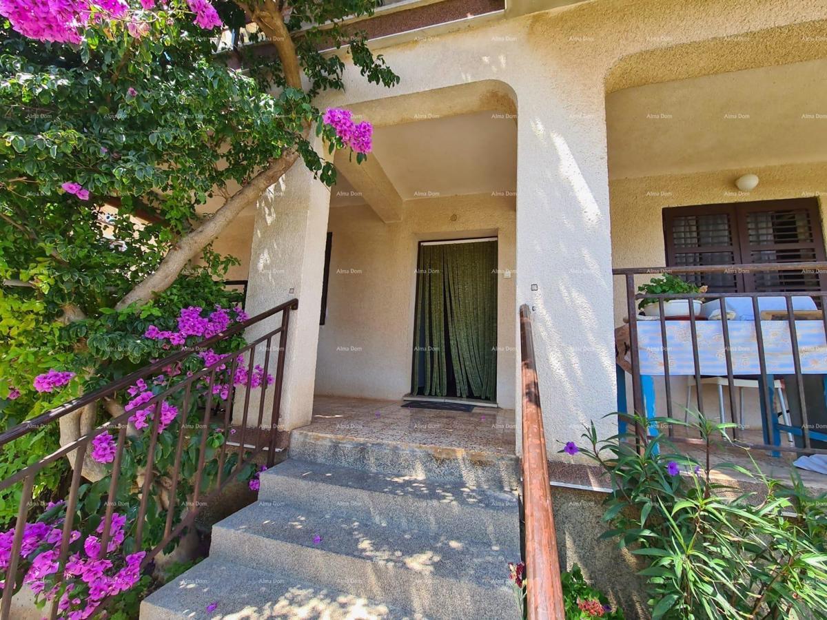 Vendita di una casa con due unità abitative, un fabbricato accessorio e un garage, Ližnjan!