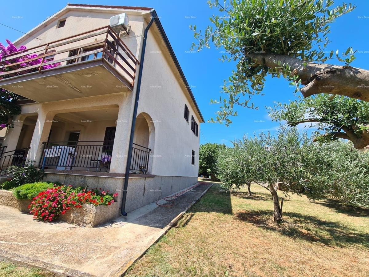 Vendita di una casa con due unità abitative, un fabbricato accessorio e un garage, Ližnjan!