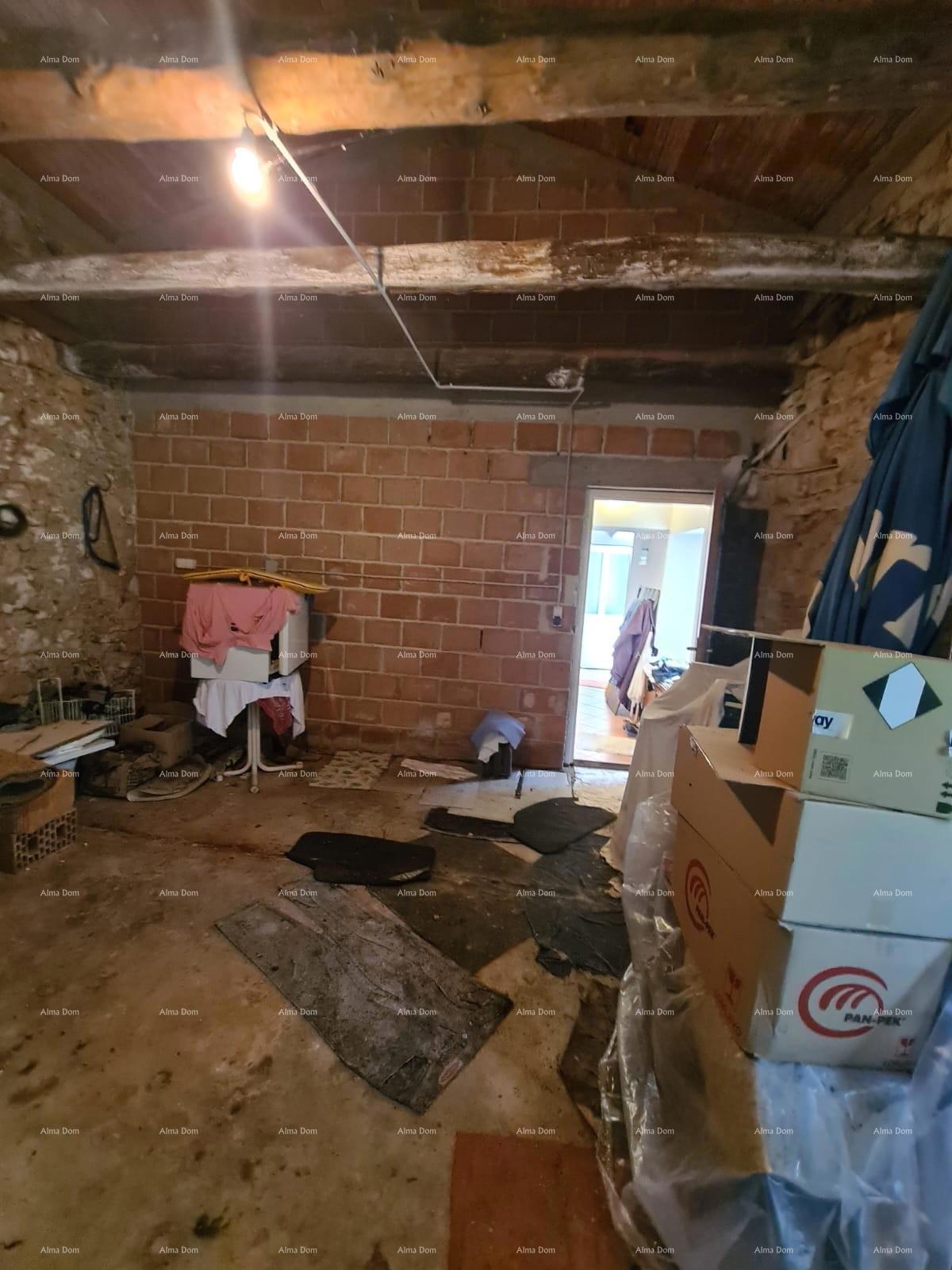 Vendita di una casa con cortile e grande appezzamento di terreno, Barban