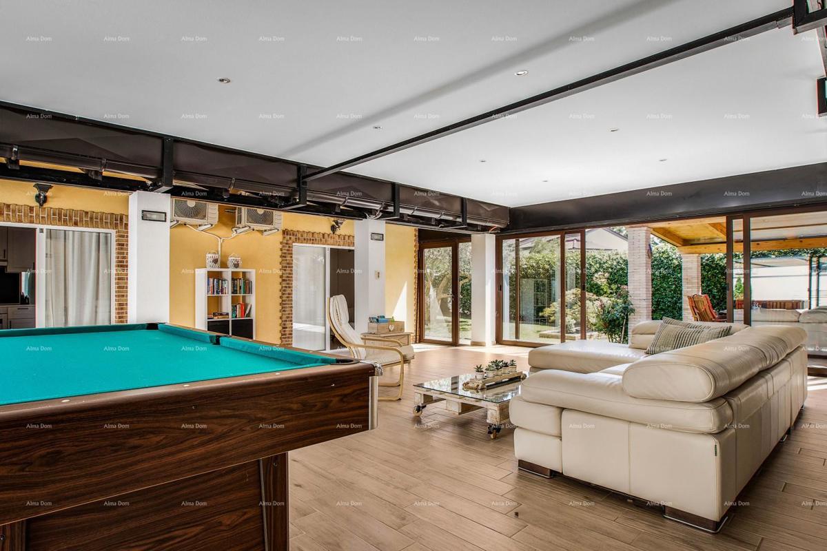 Vendita di due case collegate a Pomer