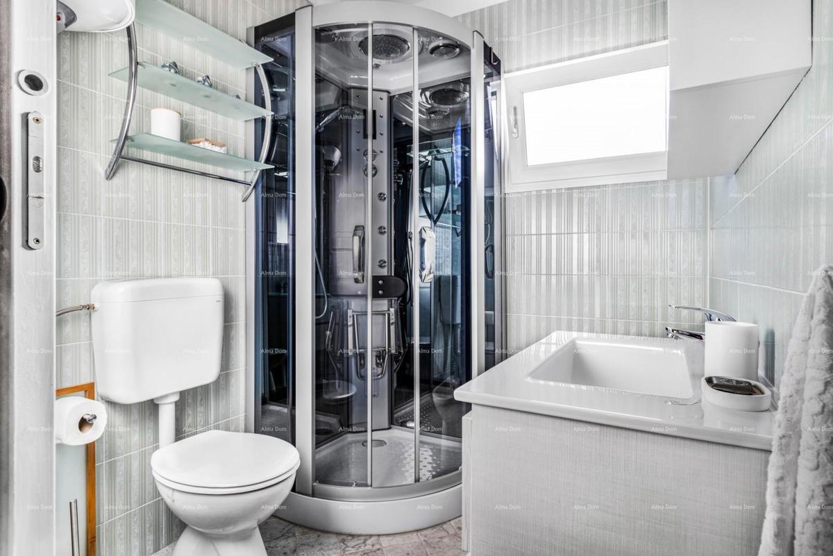 Vendita di due case collegate a Pomer