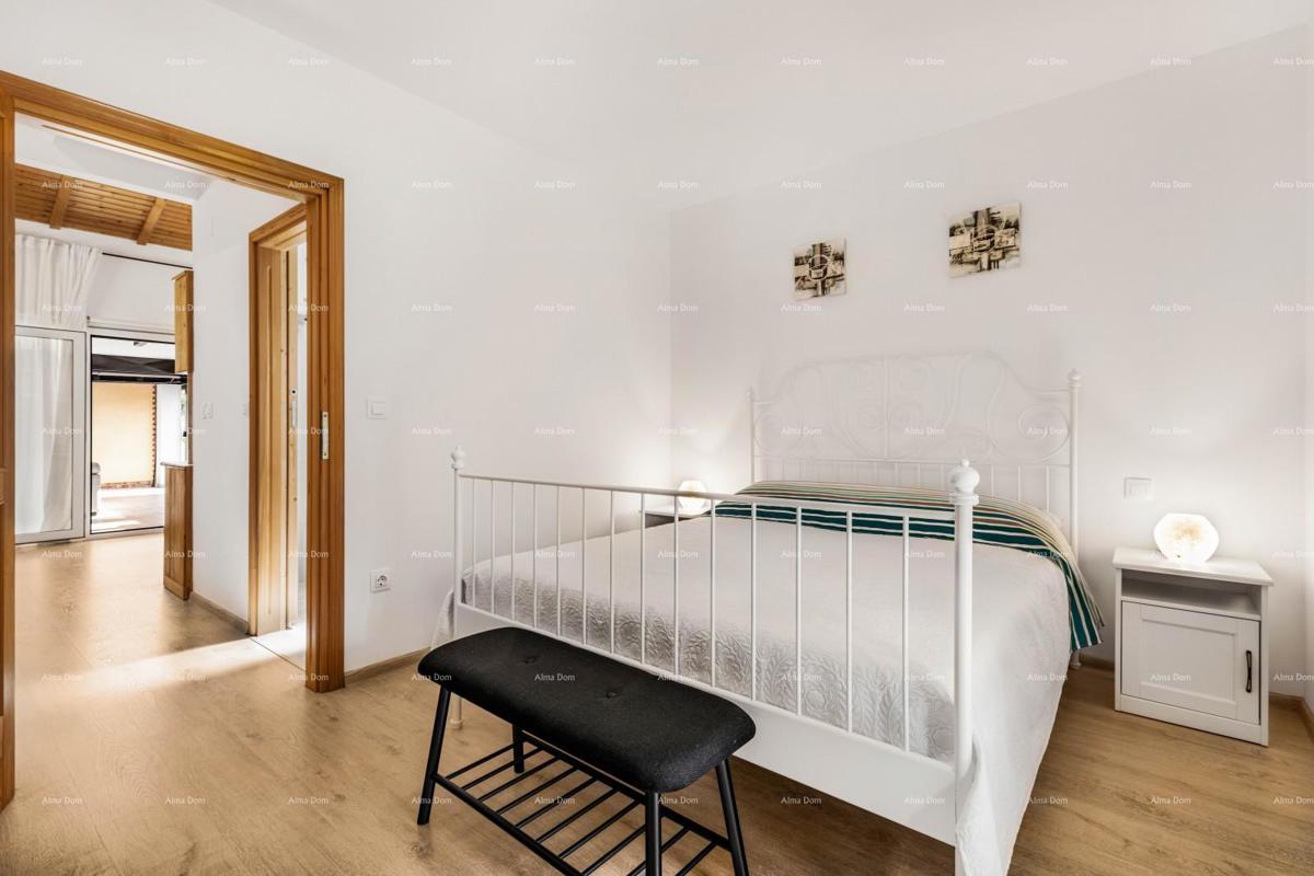 Vendita di due case collegate a Pomer