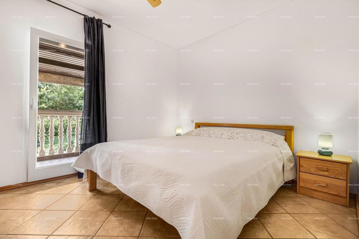 Vendita di due case collegate a Pomer