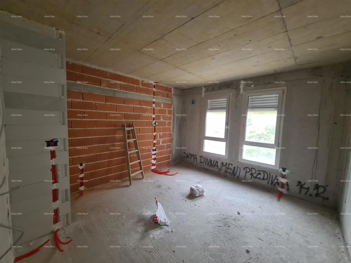 Vendita di un'unità commerciale in edificio residenziale e commerciale, vicinanza al centro, Pula! L1