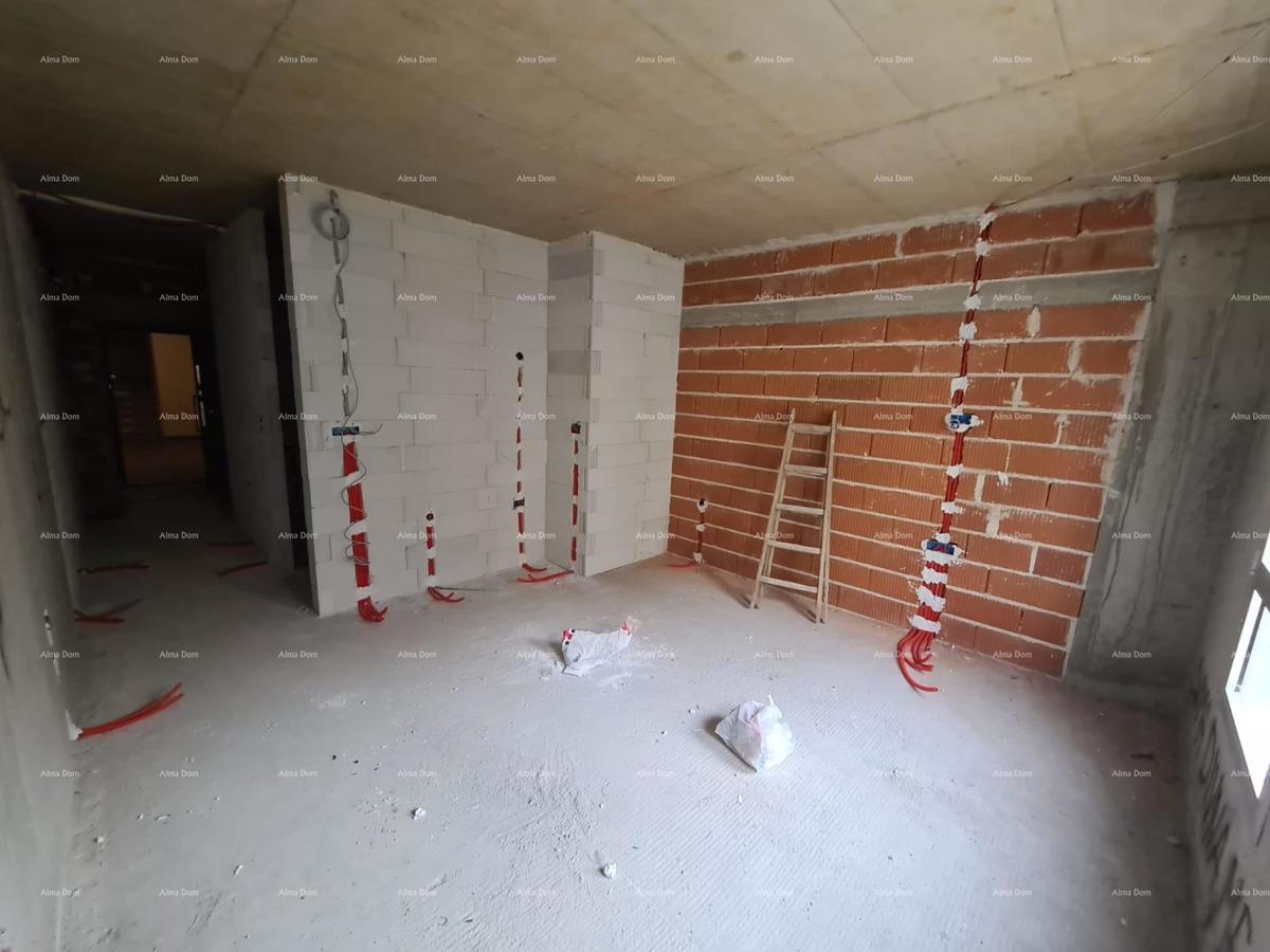 Vendita di un'unità commerciale in edificio residenziale e commerciale, vicinanza al centro, Pula! L1