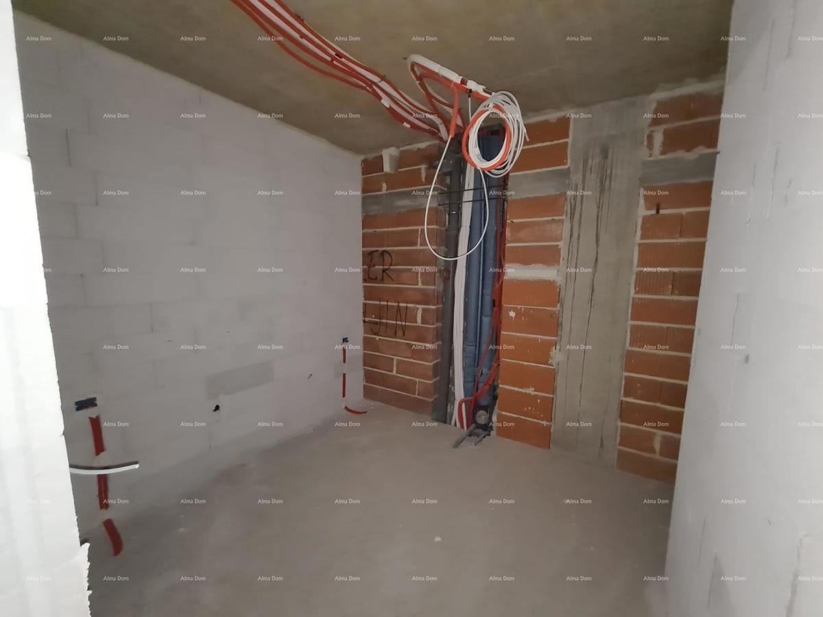 Vendita di un'unità commerciale in edificio residenziale e commerciale, vicinanza al centro, Pula! L1