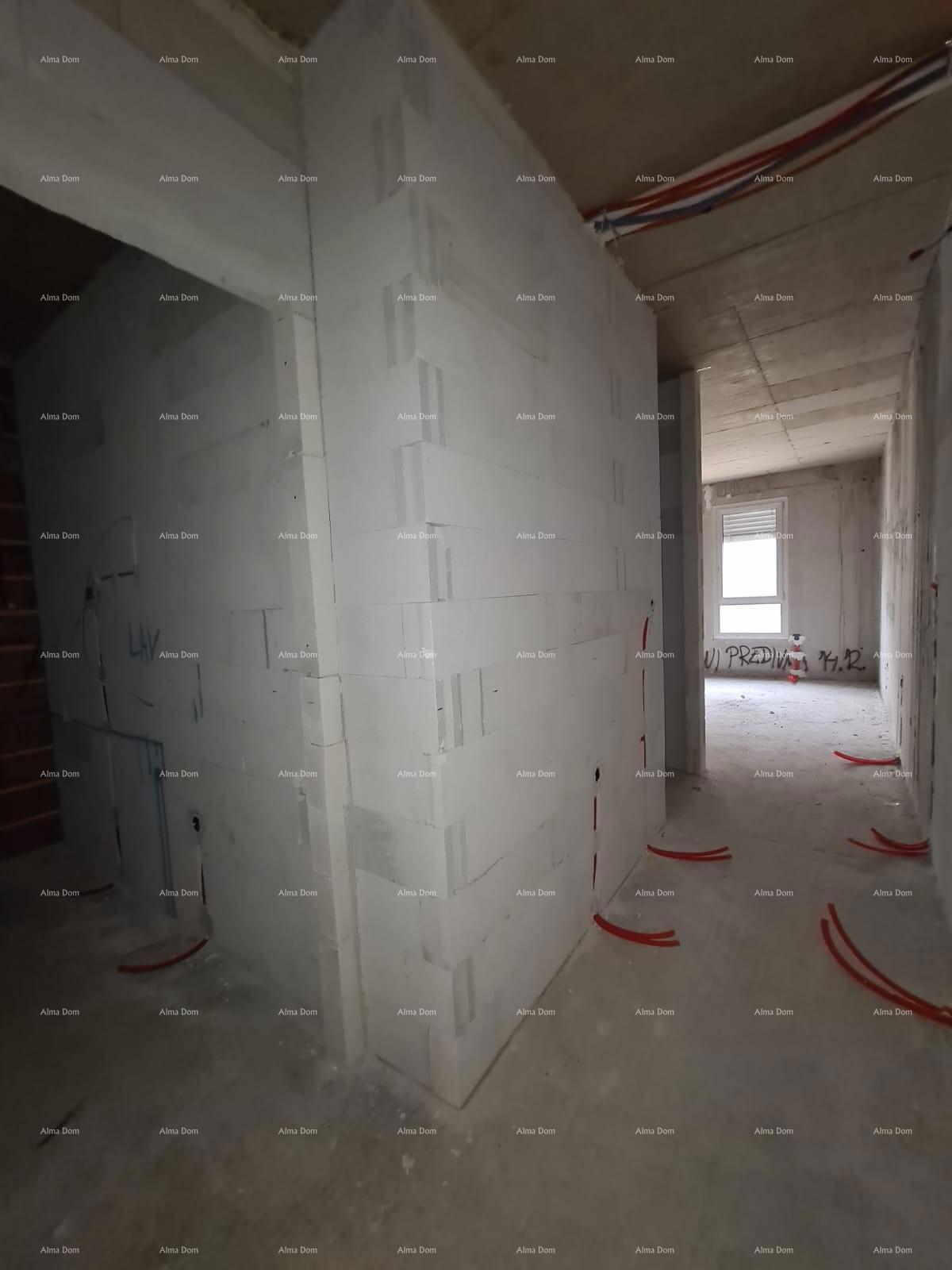 Vendita di un'unità commerciale in edificio residenziale e commerciale, vicinanza al centro, Pula! L1