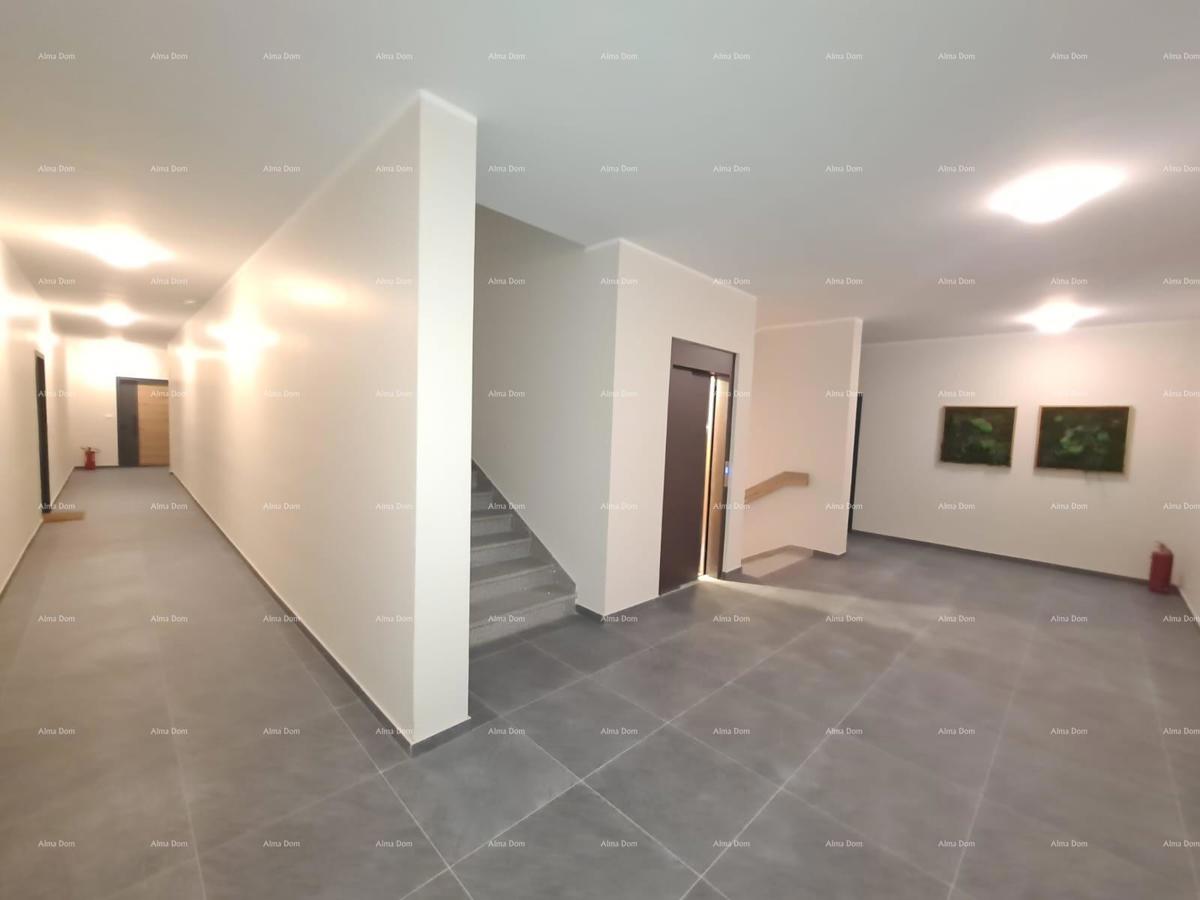 Vendita di un'unità commerciale in edificio residenziale e commerciale, vicinanza al centro, Pula! L1