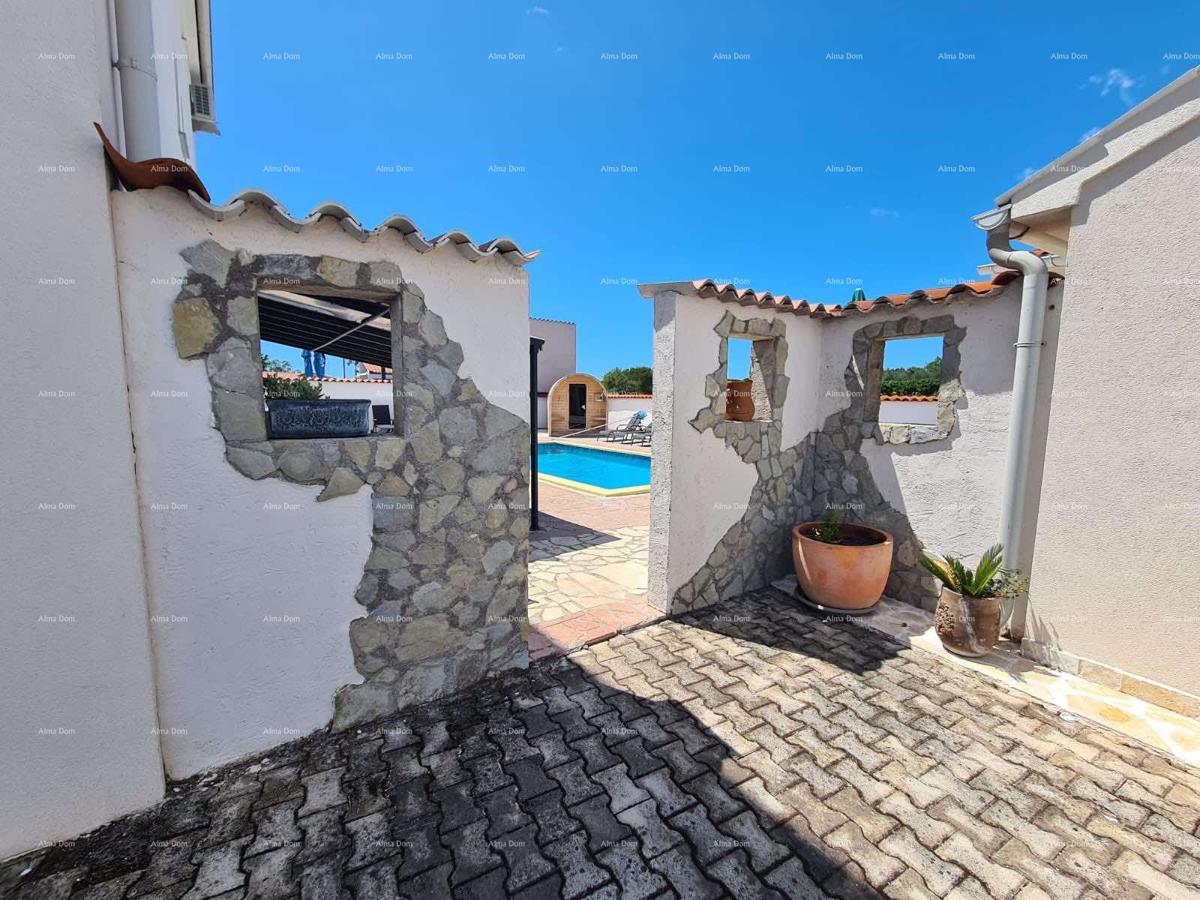 In vendita casa con piscina – Valtura