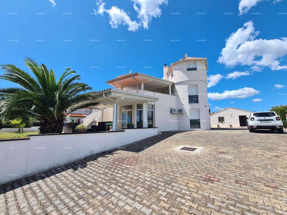 In vendita casa con piscina – Valtura