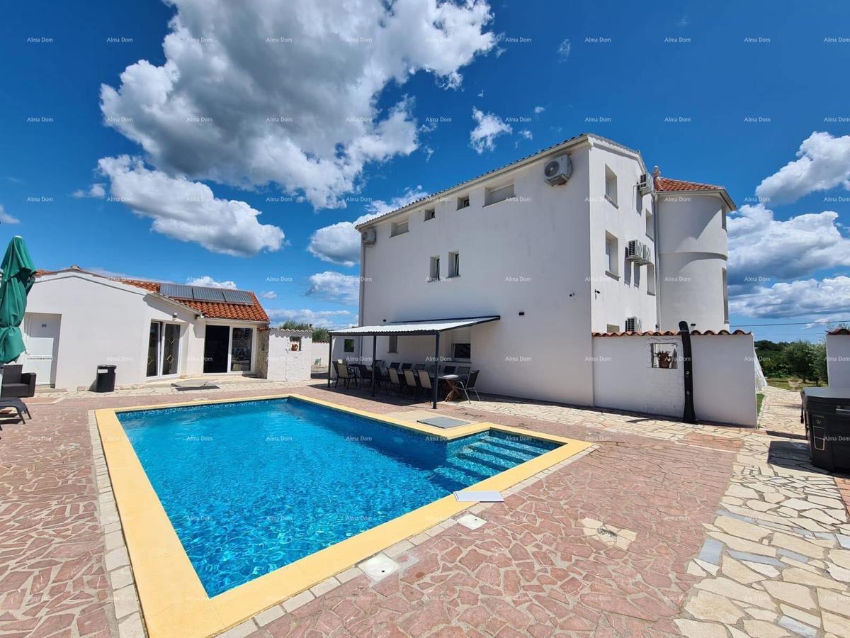 In vendita casa con piscina – Valtura