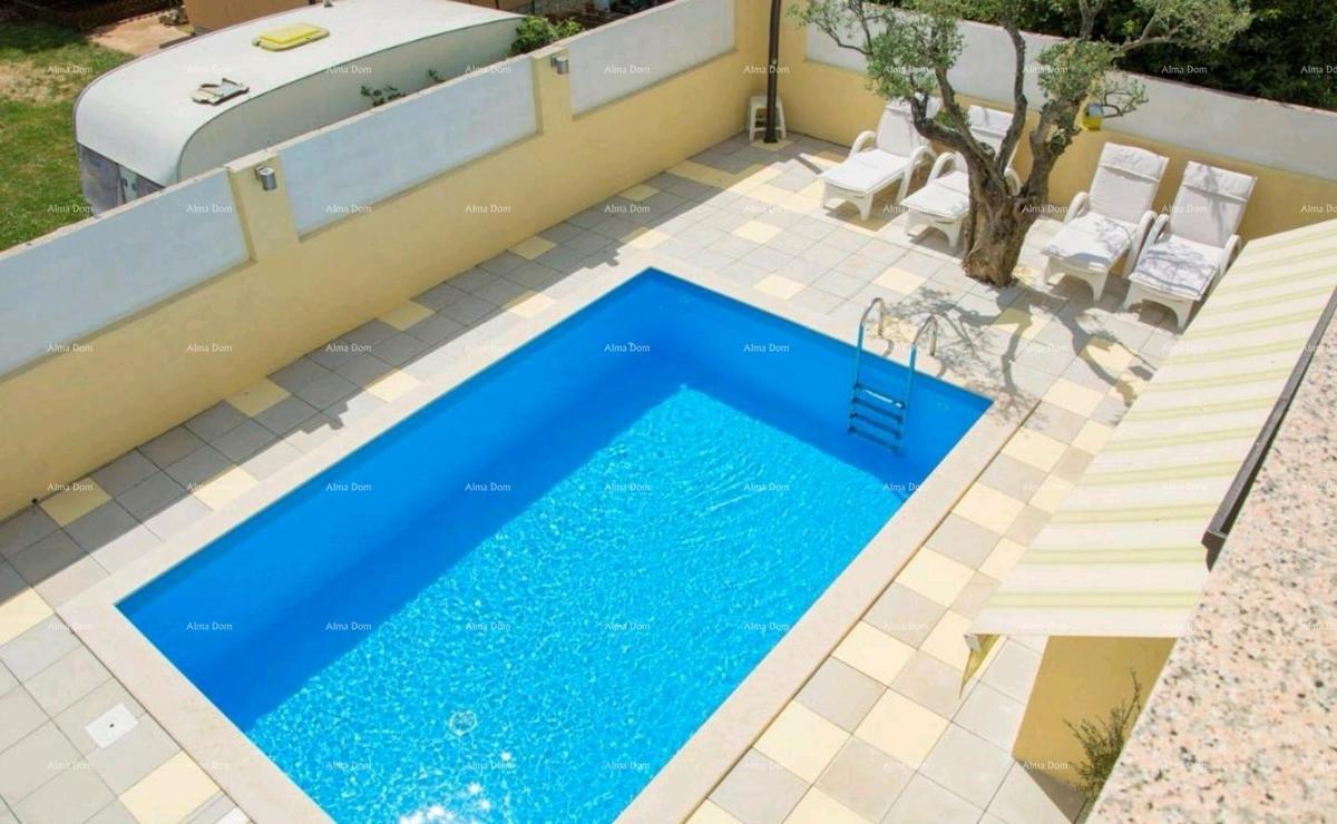 Casa con piscina a Poreč!