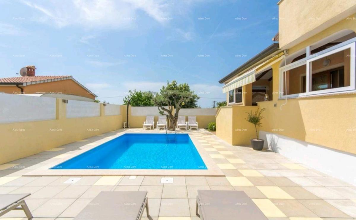 Casa con piscina a Poreč!