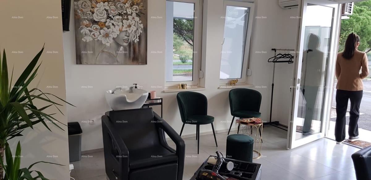 Vendita di un locale commerciale con posto auto coperto, Pula!